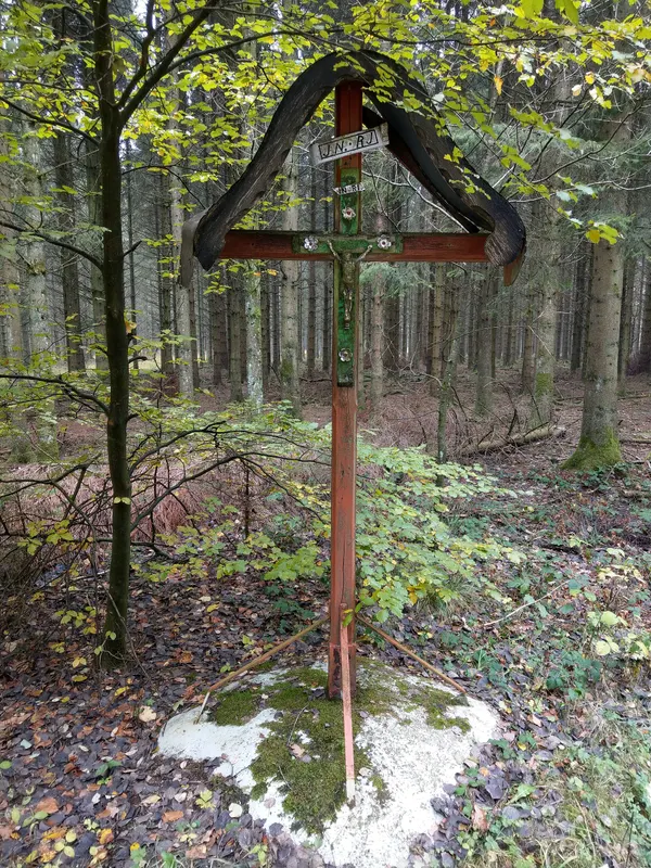 This cross was erected around 1908. At this place was once a landmark tree