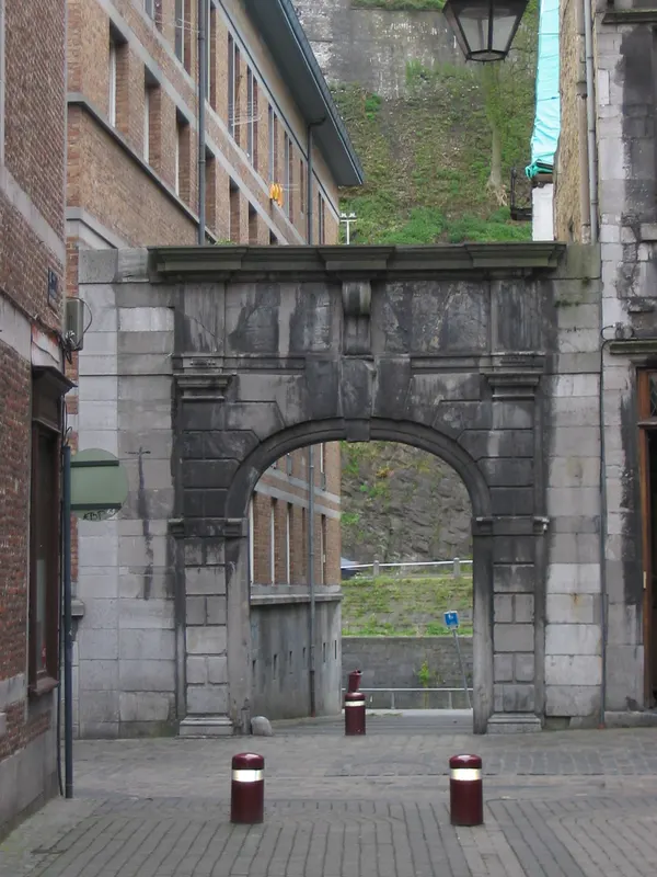 -94- rue des Brasseurs, Porte de Sambre