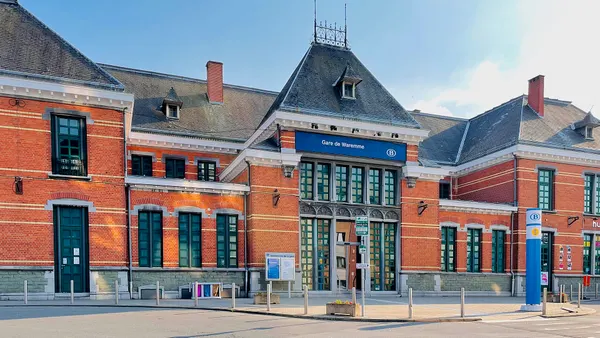 Station Waremme Gebouw