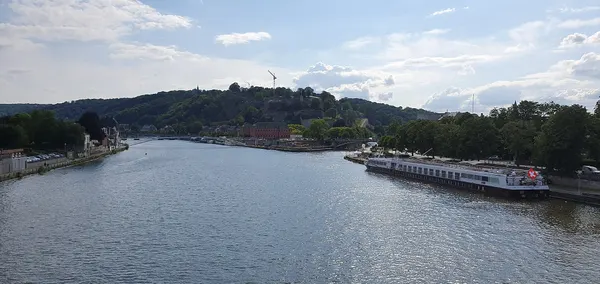 La pointe du grognon avec la Citadelle qui surplombe le confluent.
