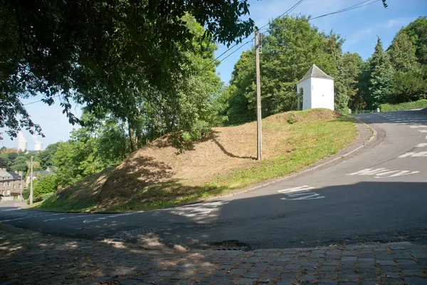 Huy - Chemin des chapelles - Chicane et chapelle