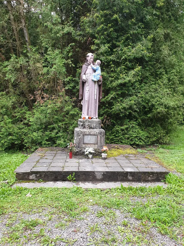 Statue d'un saint à Hierges