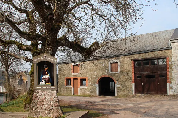 Chéoux (Belgique), potale dédiée à Notre-Dame des Champs.