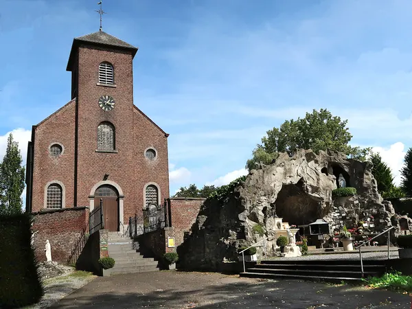 Eglise Saint-Trudon et Grotte de Notre-Dames de Lourdes à Trognée (Hannut)