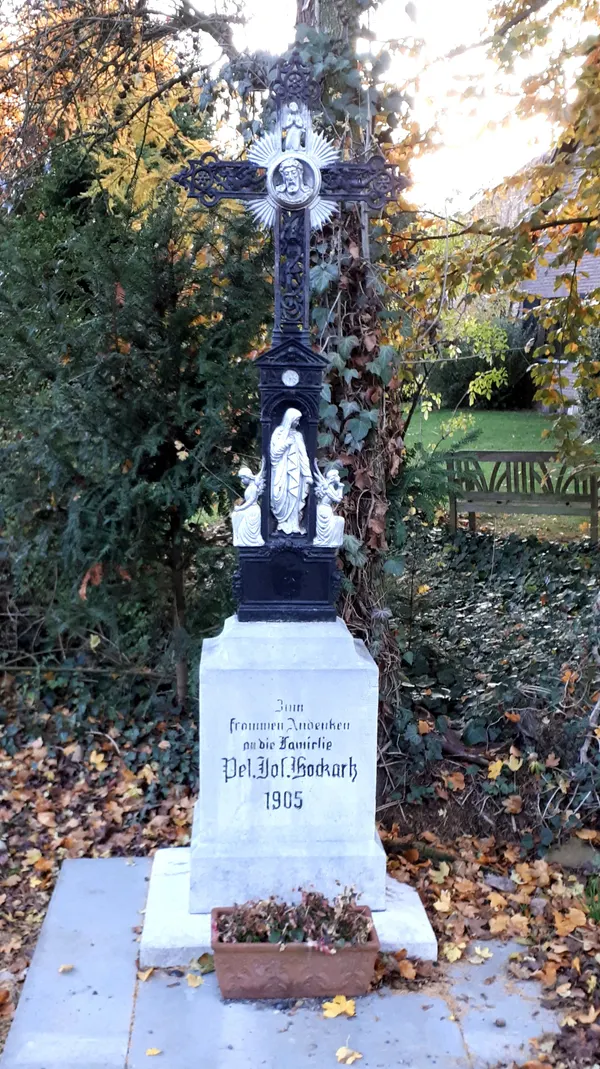 WK an der Kreuzung Botzefeld/Follmühle in Hauset/Belgien. Inschrift: "Zum frommen Andenken an die Familie Pet. Jos. Kockartz. 1905"