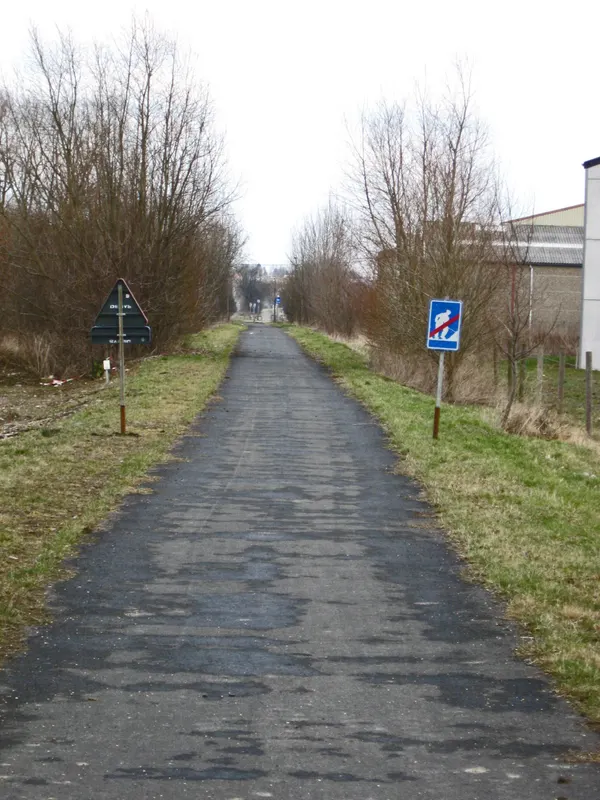ex railwayline 127 converted into a bicycle path to the North of Hannut.