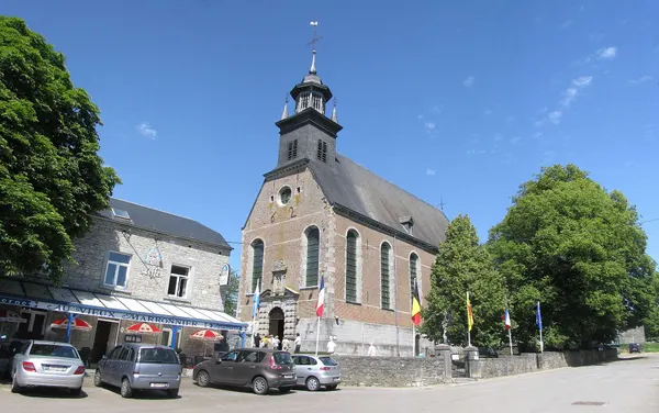 Foy Notre Dame - église et environs