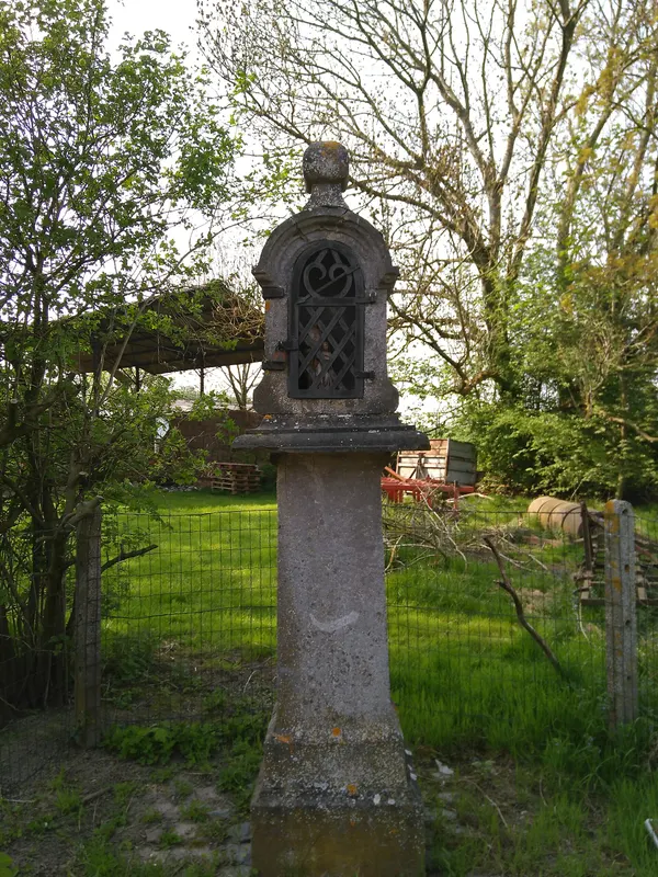 Potale isolée à l'entrée du hameau de Saint-Paul (Walhain).