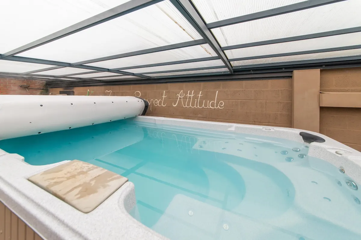 Magnifique maison de vacances pour 10 adultes avec pscine intérieure  Sauna Bains à remous et  Hamam in Verviers