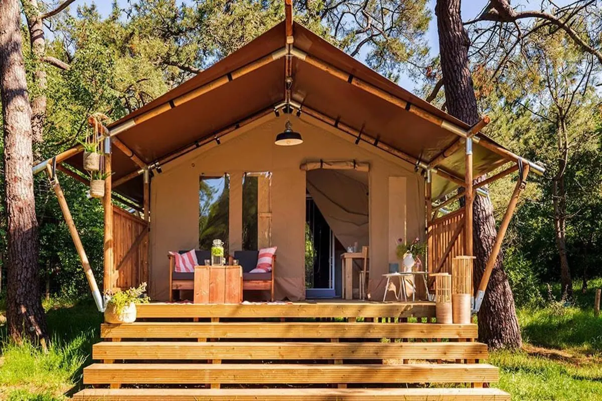 Comet 27 Lodges in Dochamps