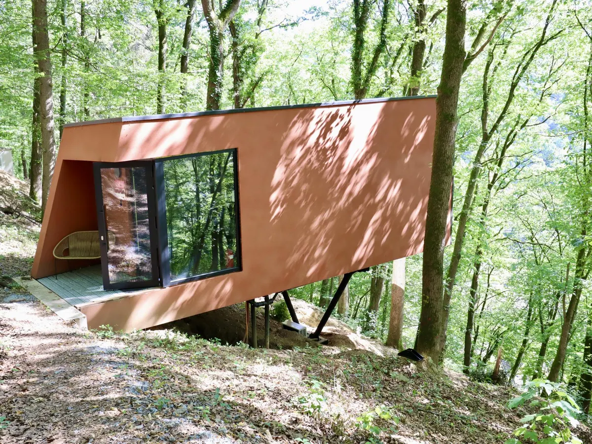 Cabane dans les arbres in La Roche-en-Ardenne