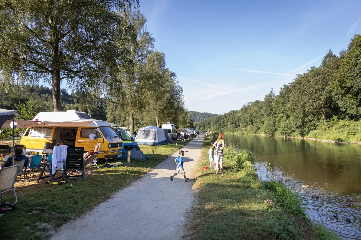 Camping Huttopia Vallée de la Semois - Ardenne in Mouzaive